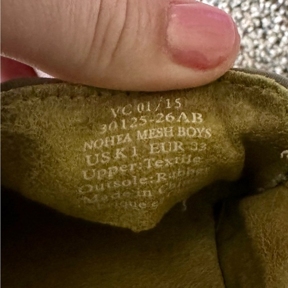 Boys Youth OluKai Slip On Size 1 Grey with Green Accent - Great Brand - - Picture 9 of 9